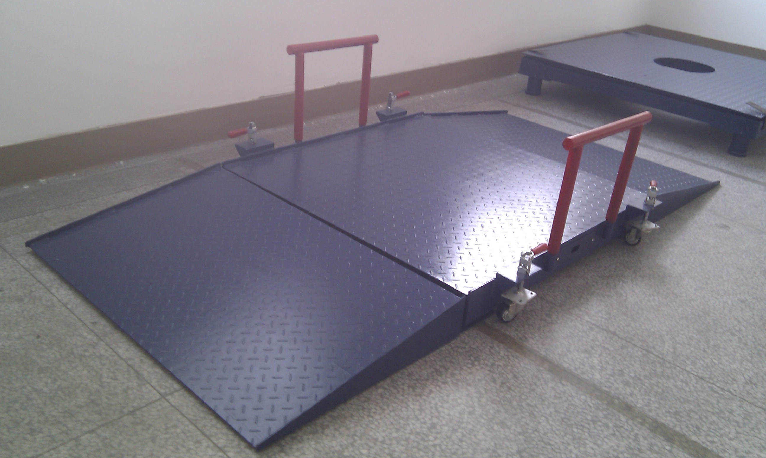 3噸超低臺(tái)面電子地磅廠家 3t斜坡地磅品牌