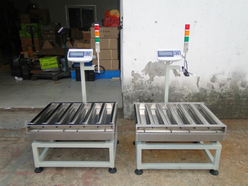 30公斤流水線電子秤，帶自動(dòng)儲(chǔ)存功滾筒秤